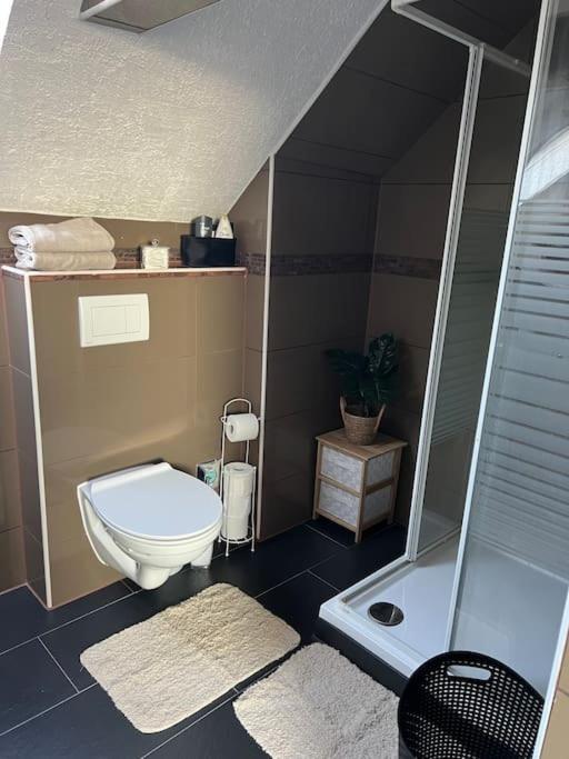 בילפלד 5Minuten Von Der City Entfernte Wohnung Mit Parkpl מראה חיצוני תמונה